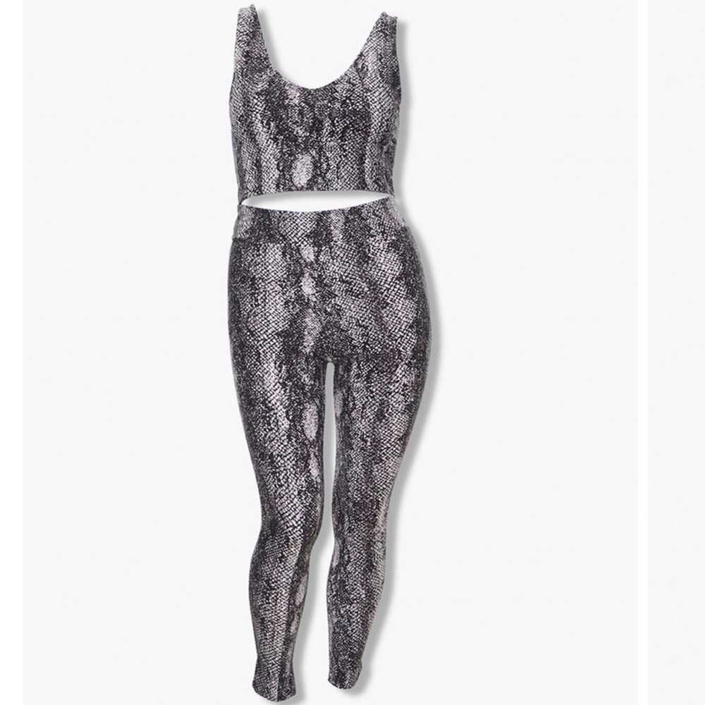Plus Size Sports Bra & Leggings Set